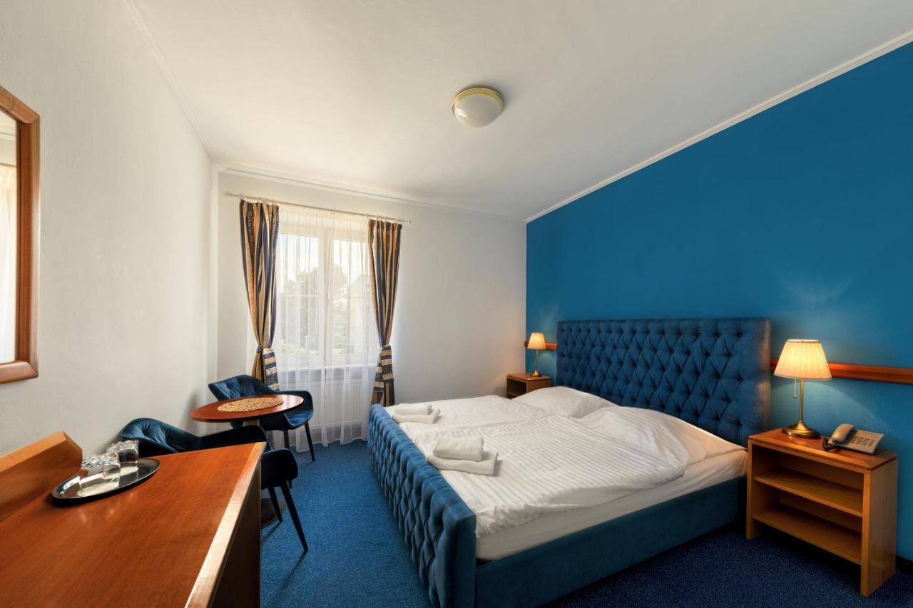 Prague Hotel Carl Inn Restaurant & Free Parking Ngoại thất bức ảnh