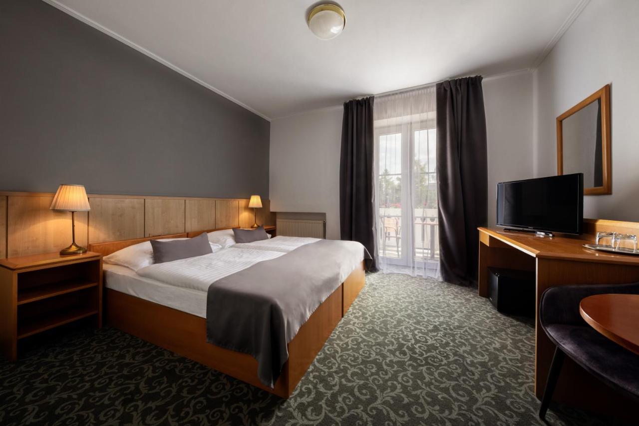 Prague Hotel Carl Inn Restaurant & Free Parking Ngoại thất bức ảnh