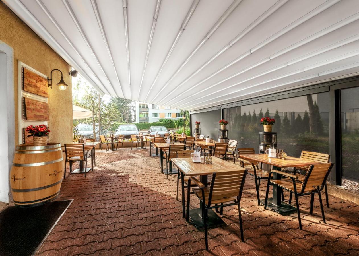 Prague Hotel Carl Inn Restaurant & Free Parking Ngoại thất bức ảnh